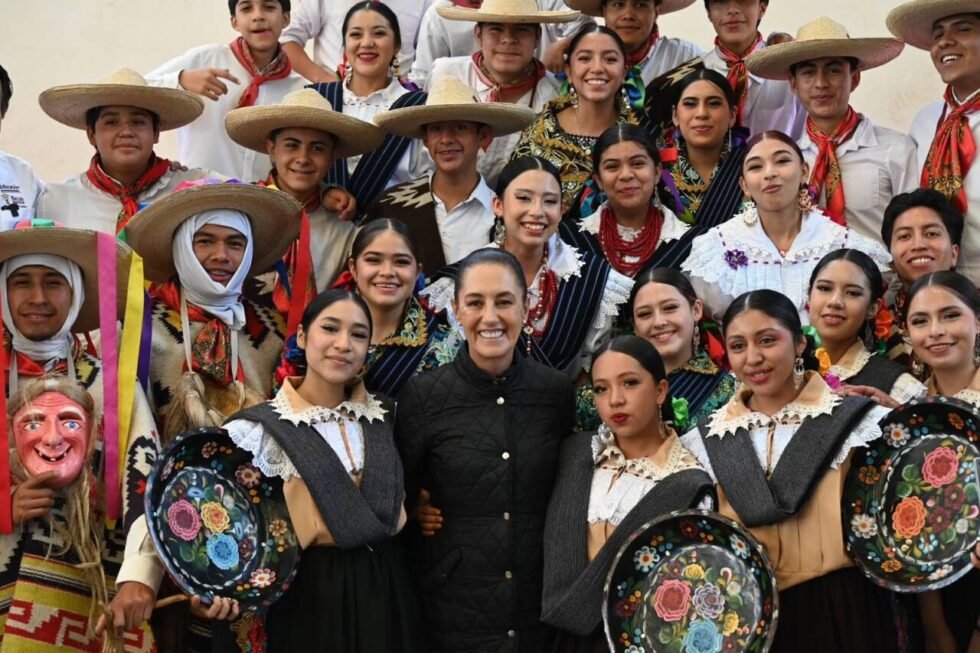Sheinbaum reitera su posición en contra de la violencia hacia las mujeres, tras el caso del exdirector de Pemex