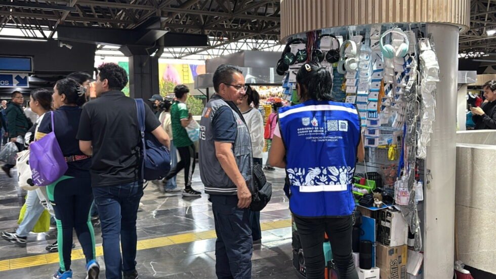 No más gritos, basura ni desorden: Metro CDMX cambia las reglas para comerciantes y locales en pasillos