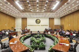 Sheinbaum cuestiona los 42,000 mdp de presupuesto que pide el INE para 2027