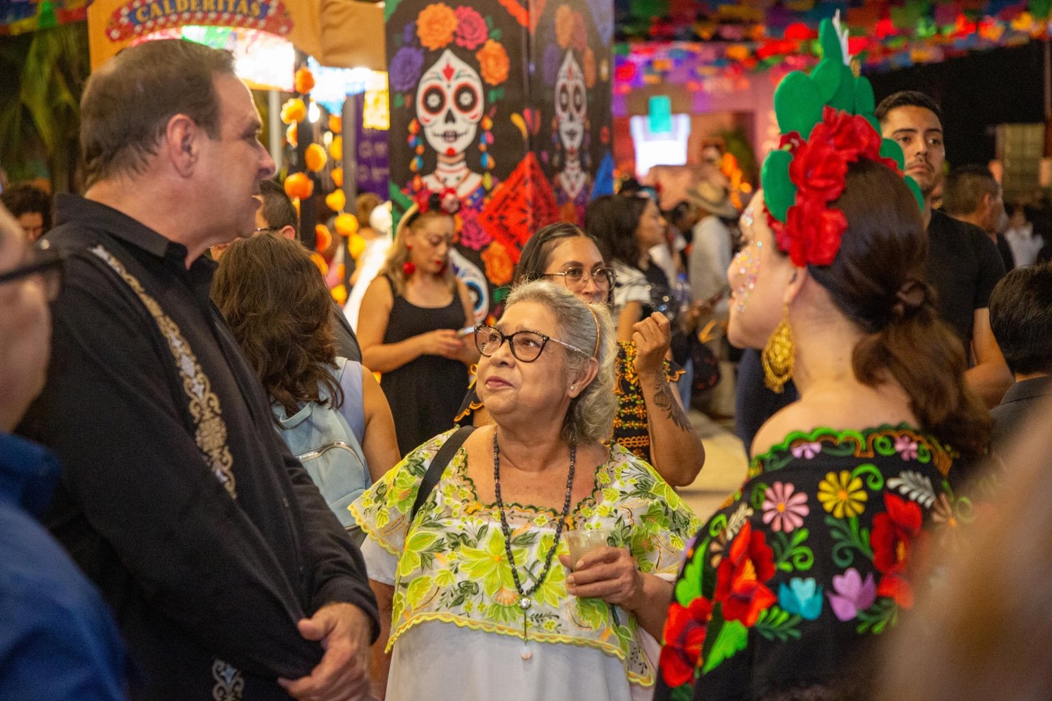 Convivencia entre asistentes durante el Janal Pixán 2026 en Calderitas.