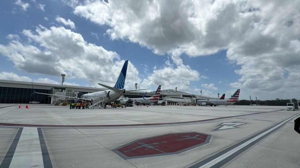 Aviones en la plataforma del Aeropuerto Internacional de Cancún.