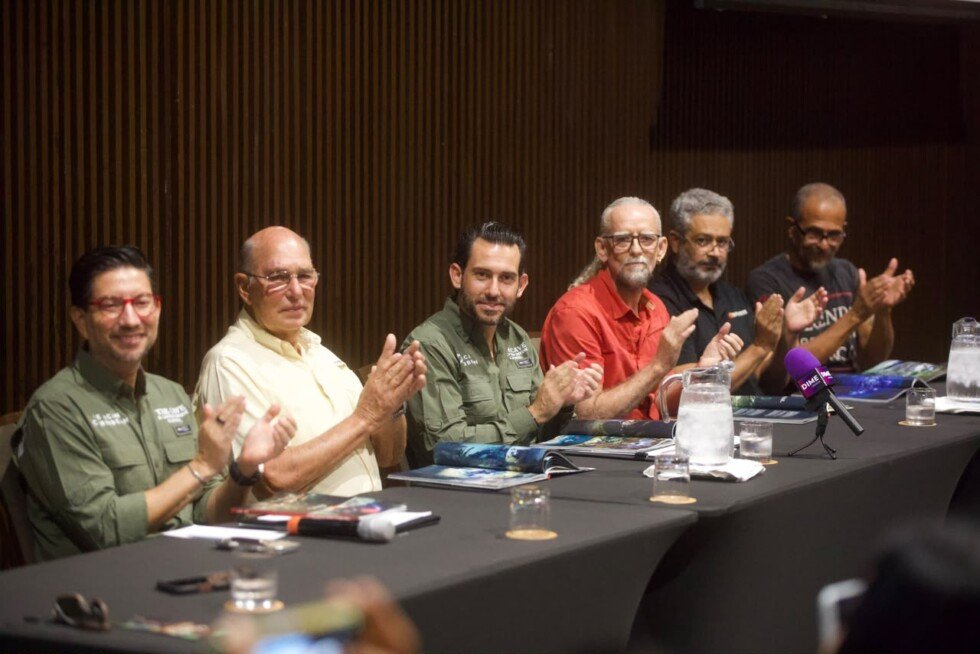 Participantes en la presentación de la Guía de Cuevas y Cavernas del Caribe Mexicano.
