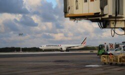 Avión de Air France en la plataforma aeroportuaria. Imagen ilustrativa.