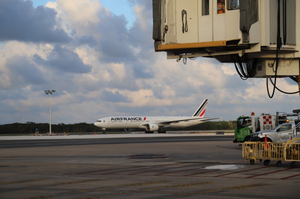 Avión de Air France en la plataforma aeroportuaria. Imagen ilustrativa.