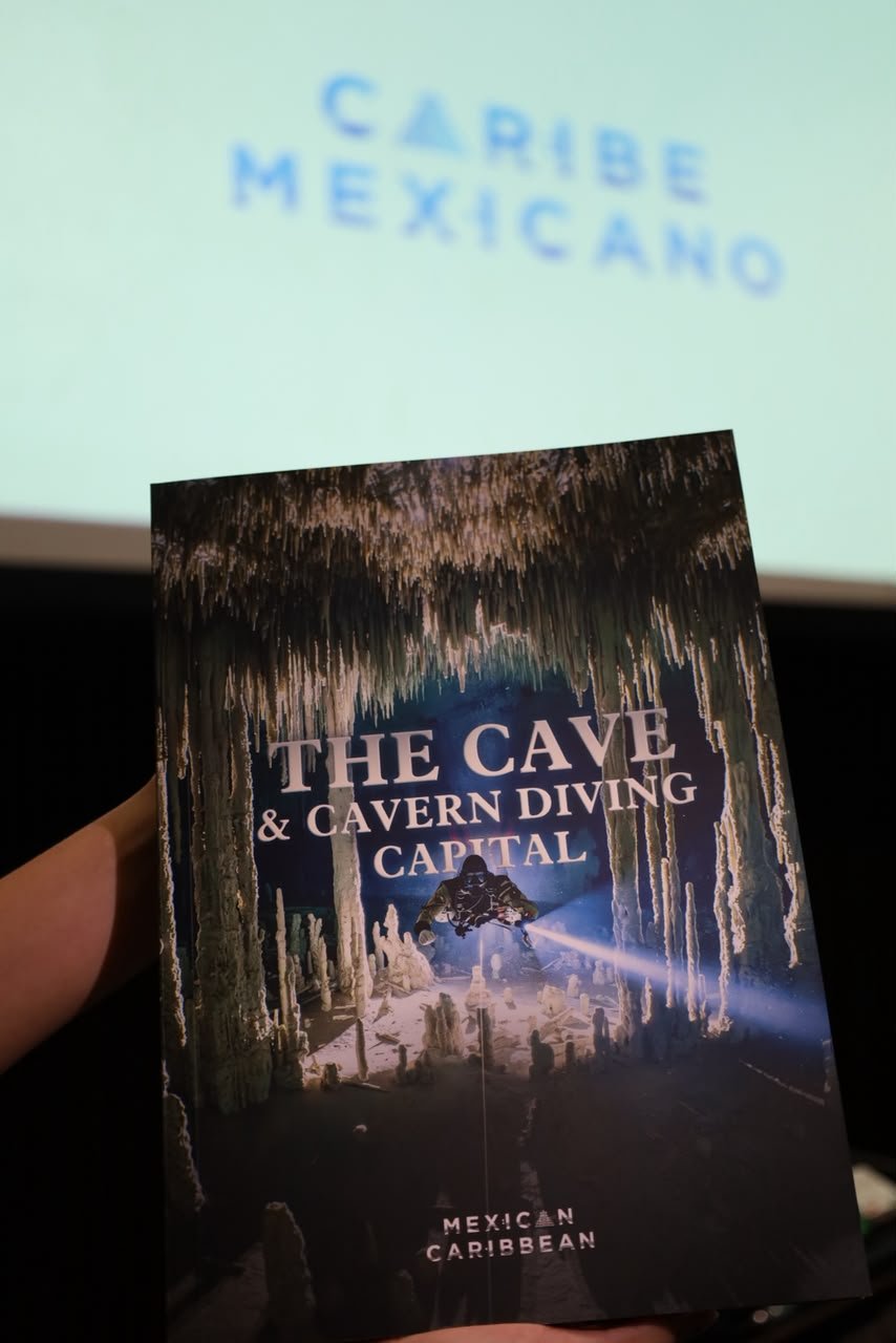 Portada de la Guía de Cuevas y Cavernas del Caribe Mexicano.