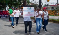 Trabajadores de IMSS Bienestar se unen a protestas; exigen el pago de prestaciones y mejores condiciones laborales