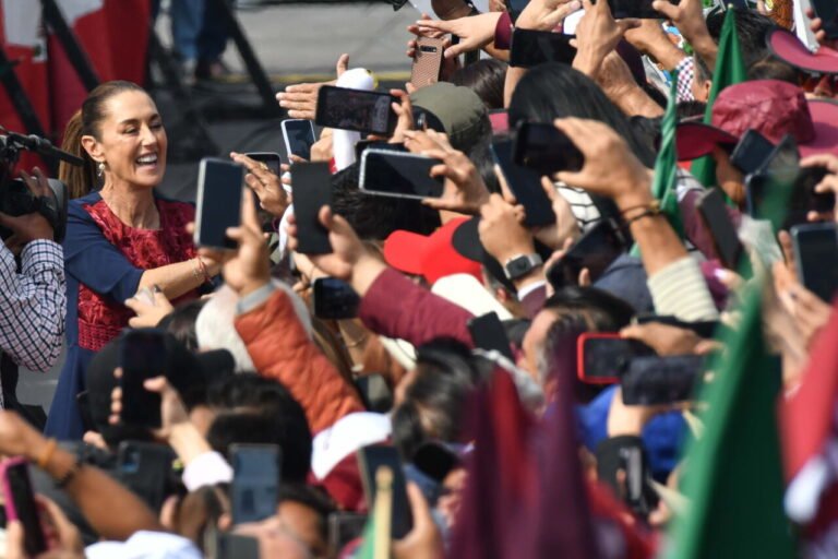 “Me siento muy orgullosa”: Sheinbaum celebra los 15 años de Morena y recuerda sus inicios en el partido